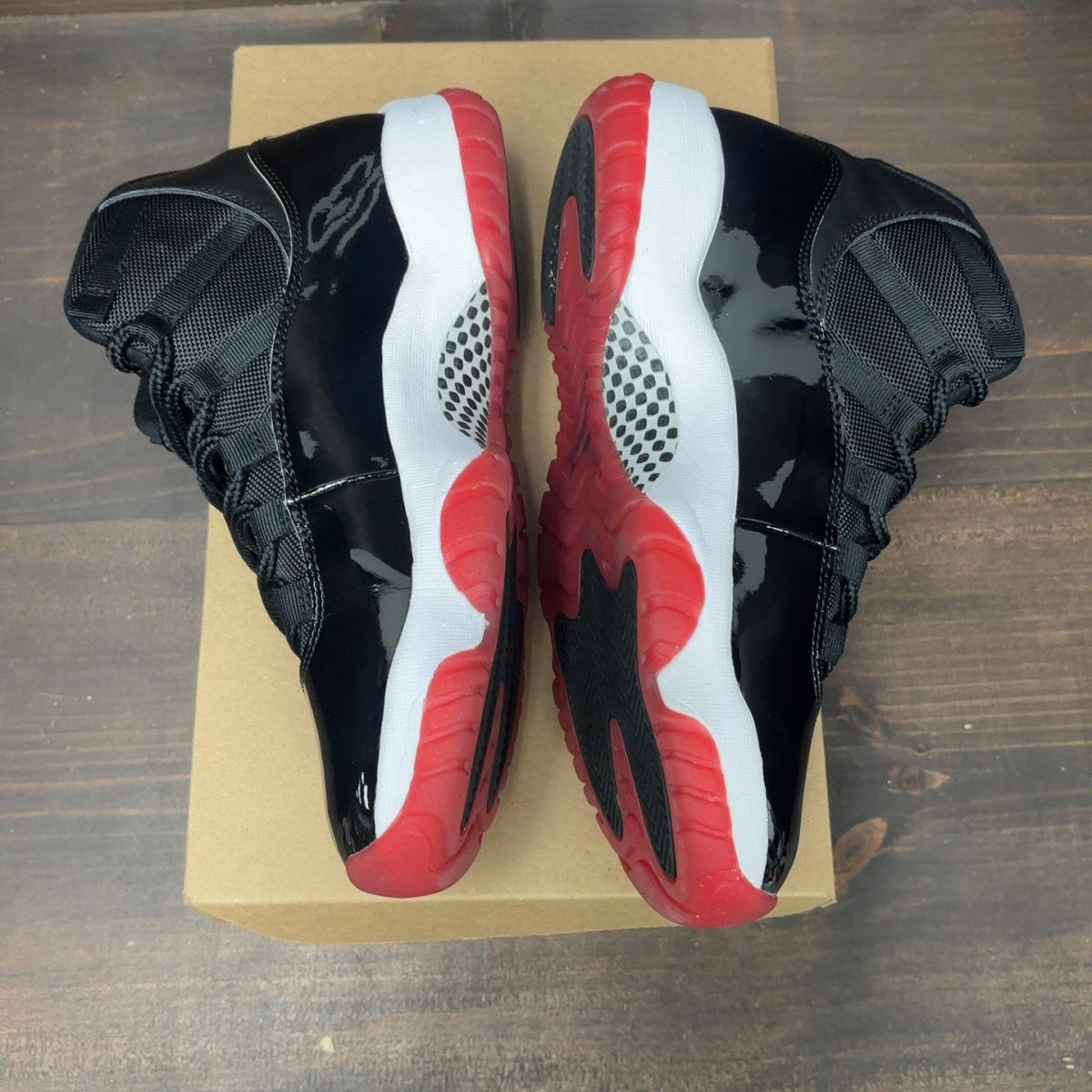 Jordan 11 Retro Playoffs Bred (2019) Size 9 (Pre-Owned) - Image 4
