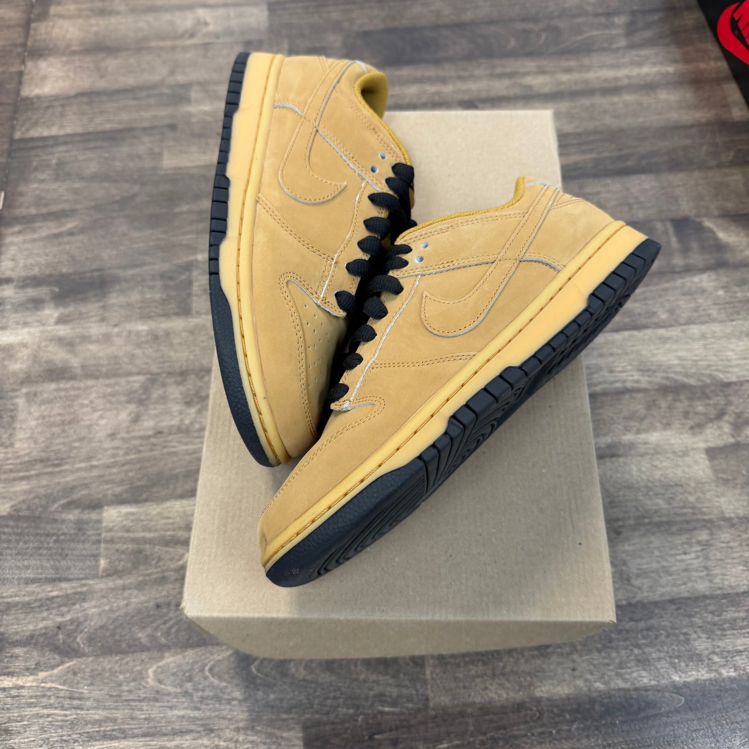 Nike Dunk Low Retro SE Wheat Gum (US 8) (USED,No Box)