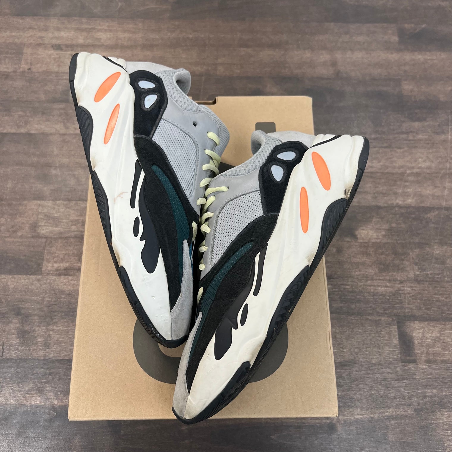 Waverunner Yeezy 700 (USED)