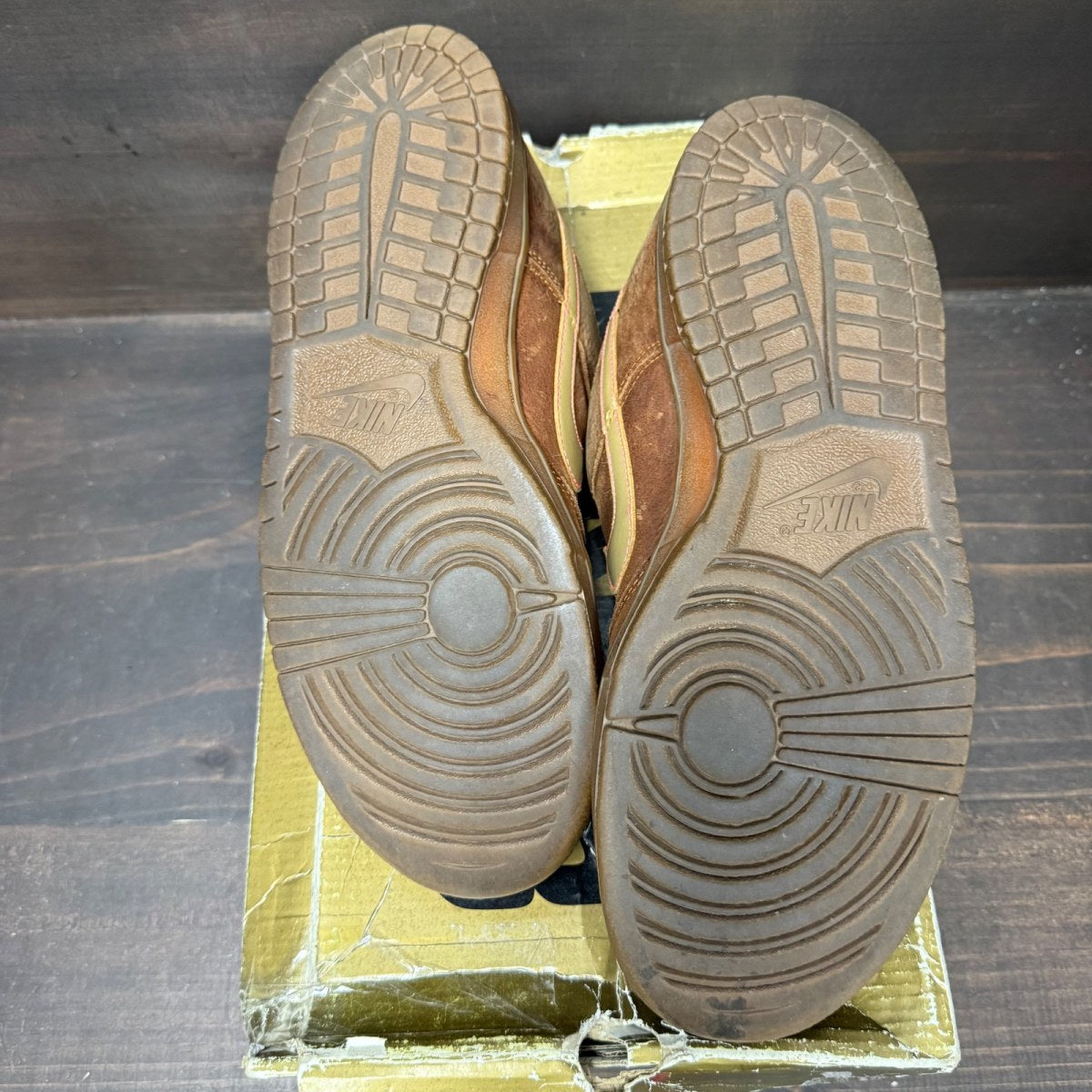 Nike SB Dunk Low Gibson Guitar Case Size 10 (Pre-Owned) - Image 6