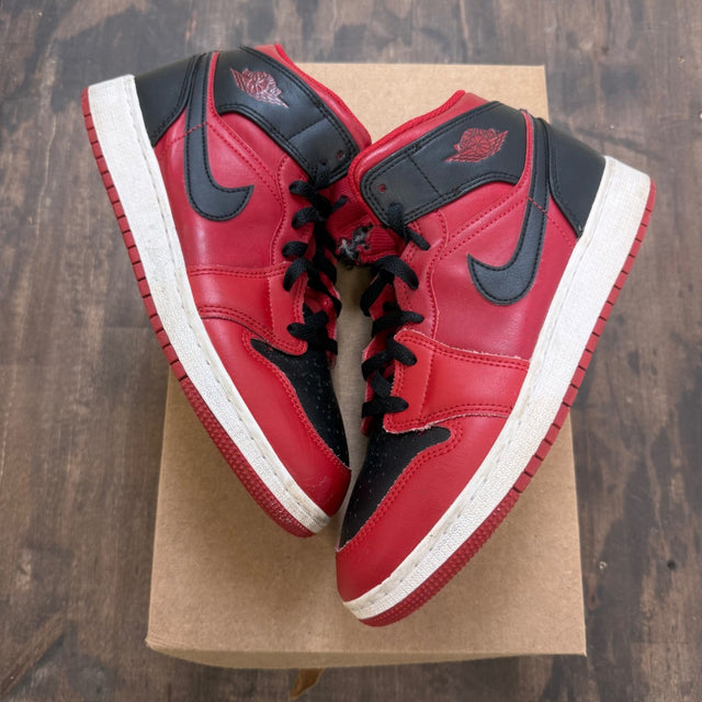 Jordan 1 Mid Reverse Bred (2021) (GS) Size 7Y (Pre-Owned) - Image 1
