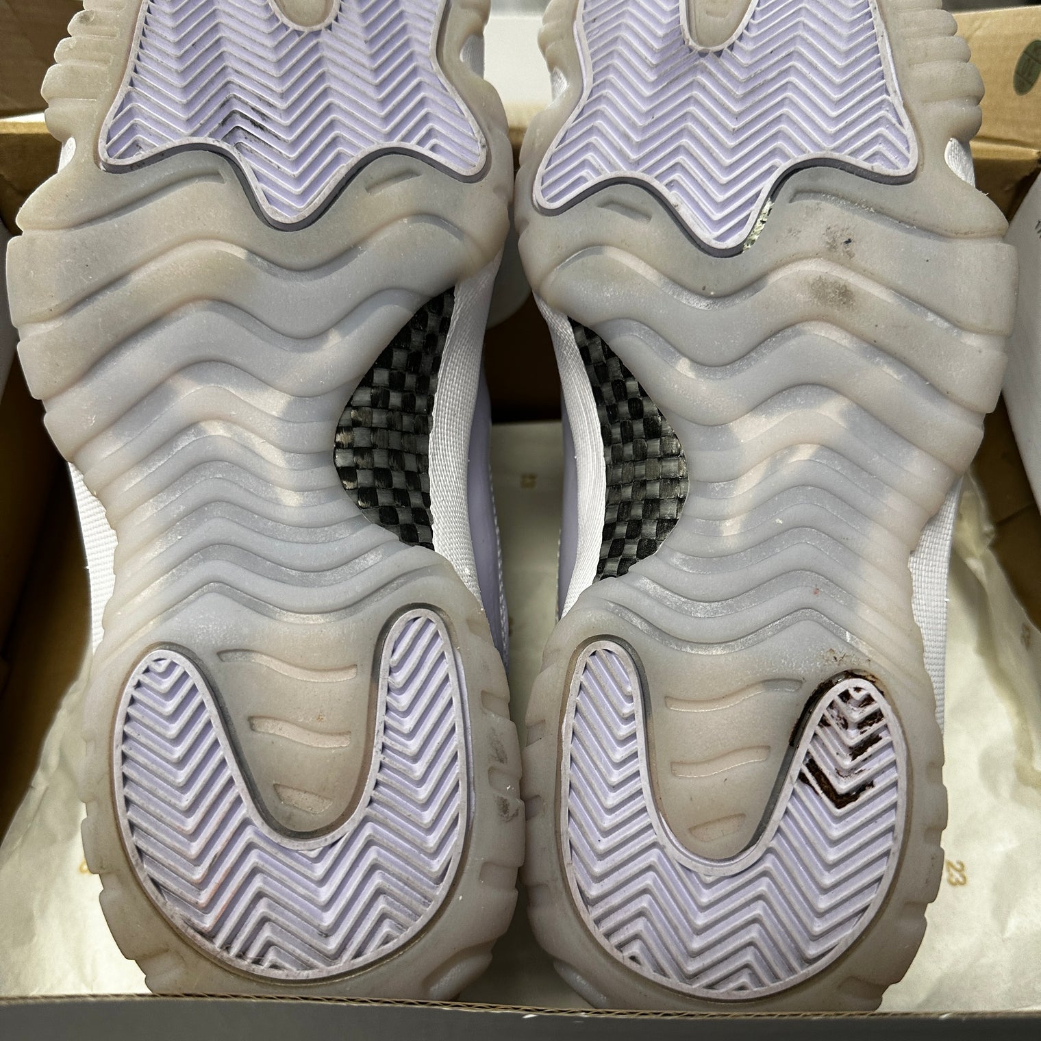 Pure Violet Jordan 11 Low (USED)