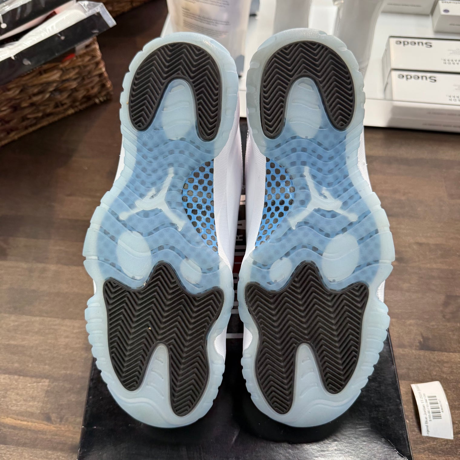 Legend Blue Jordan 11 2024 (USED)