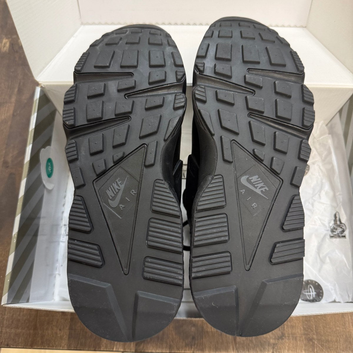 Nike Air Huarache Triple Black - Image 5