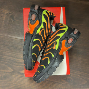 Nike Air Max Plus GS 'Black Volt Total Orange' Size 5 (Pre-Owned) - Image 2