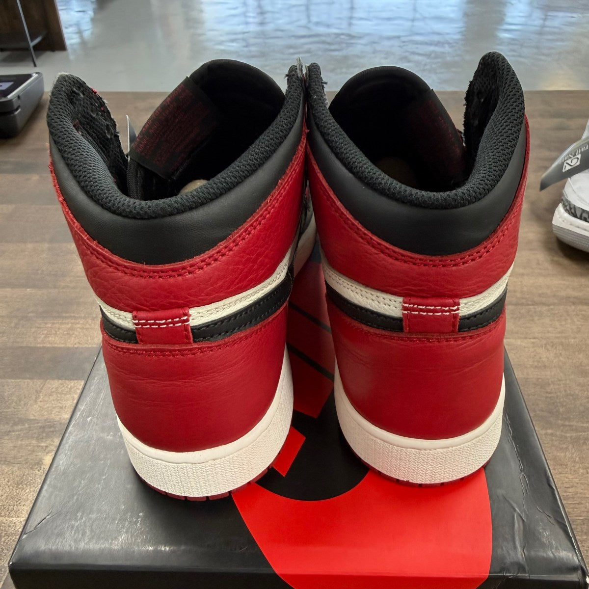 Jordan 1 Retro High Bred Toe (GS) Size 6Y (Pre-Owned) - Image 4