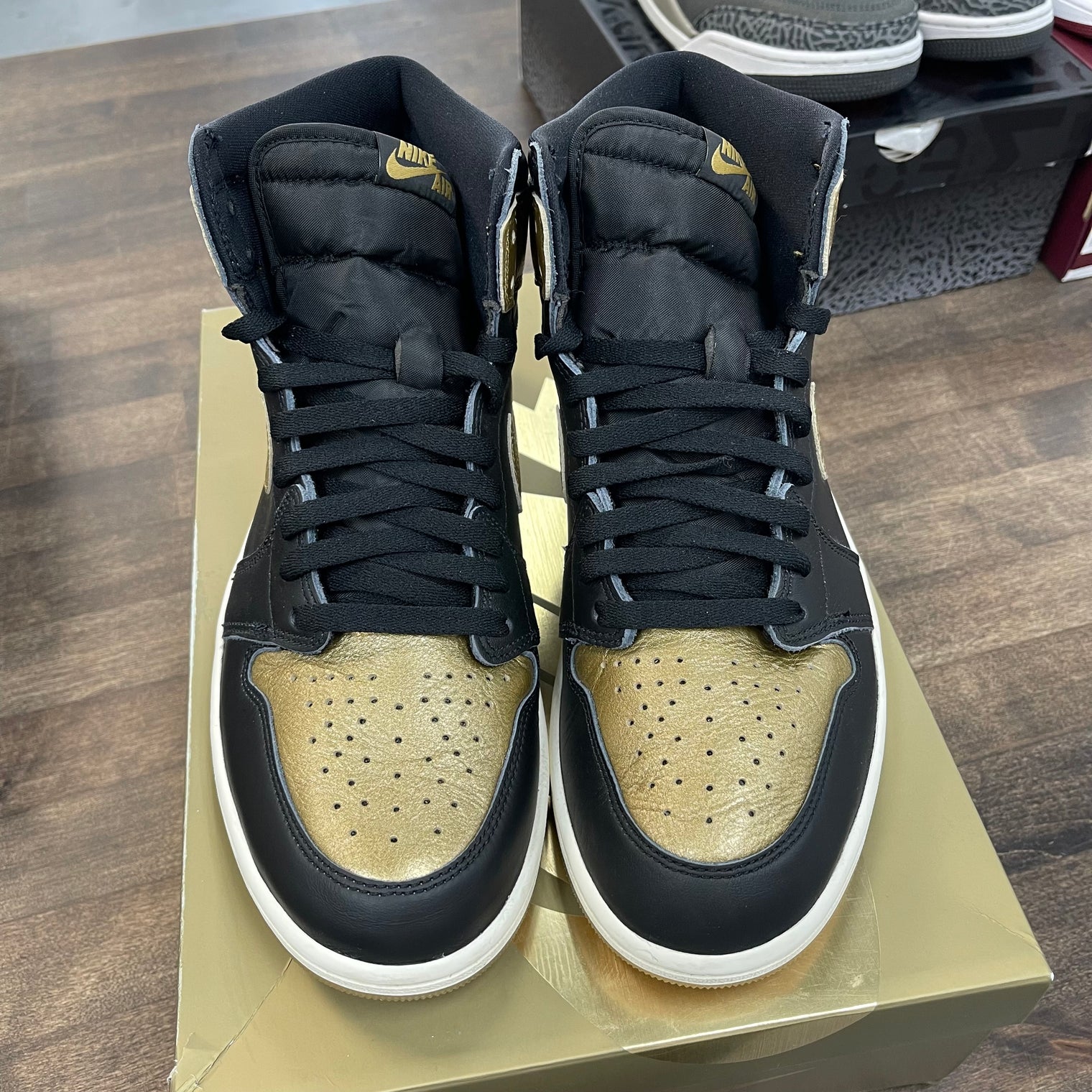 Black Metallic Gold Jordan 1 High (USED)