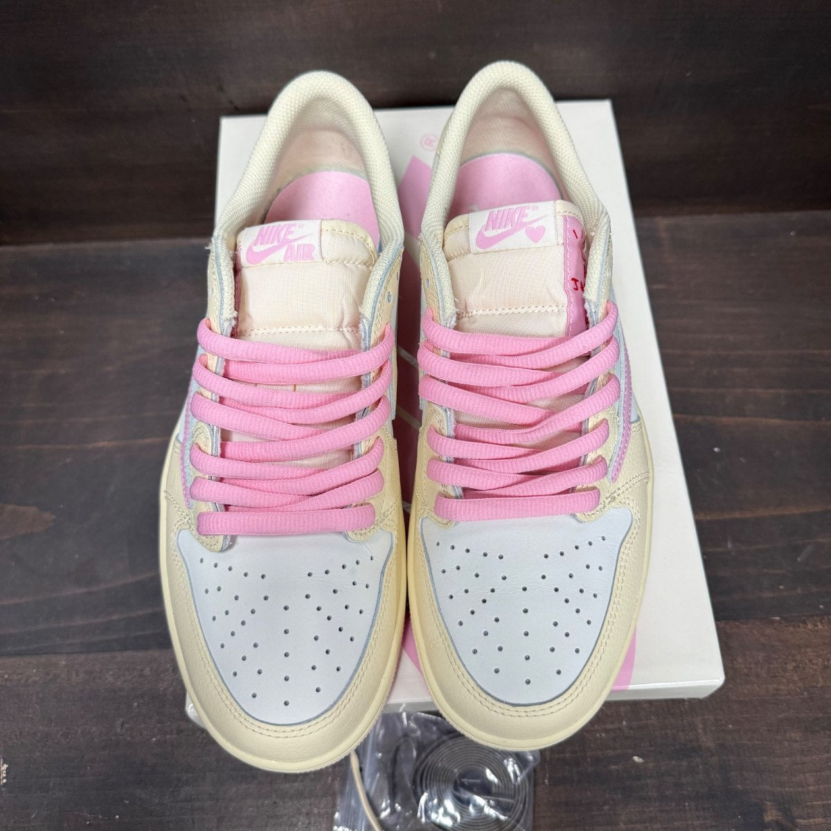 Jordan 1 Retro Low OG SP Travis Scott Shy Pink - Image 2