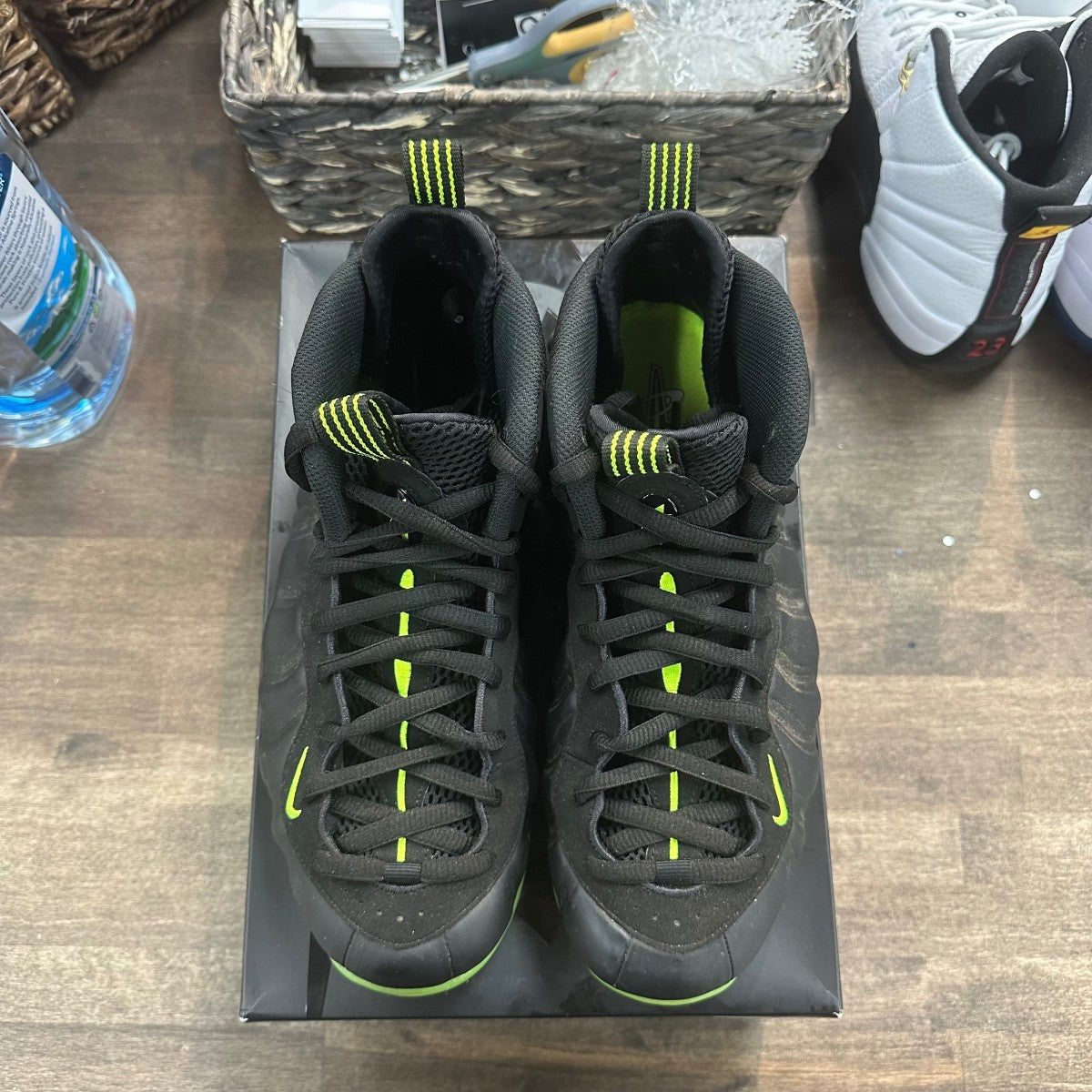 Nike Air Foamposite One Black Volt Size 9 (Moderately Worn Pre-Owned) - Image 2
