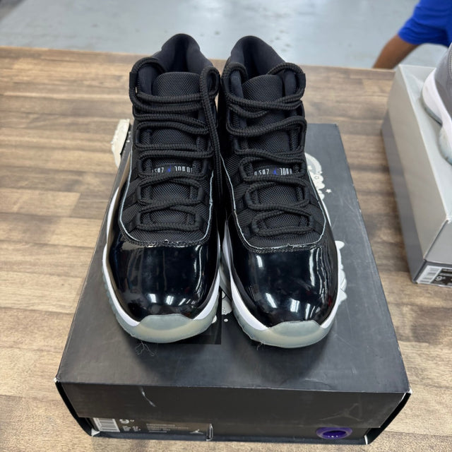 Jordan 11 Retro Space Jam (2016) Size 9.5 (Pre-Owned) - Image 2
