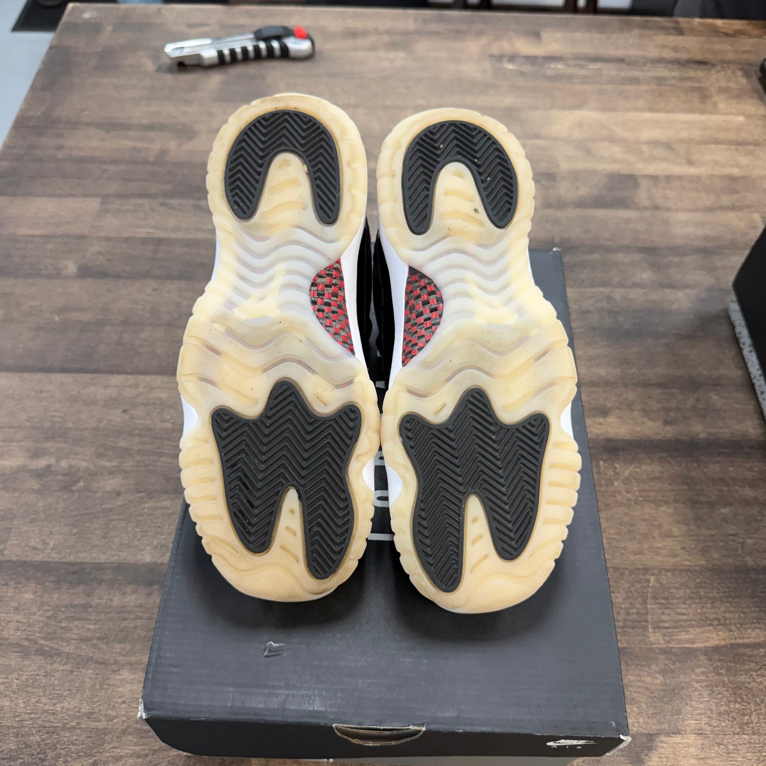 72-10 Jordan 11 Low (GS) (USED)