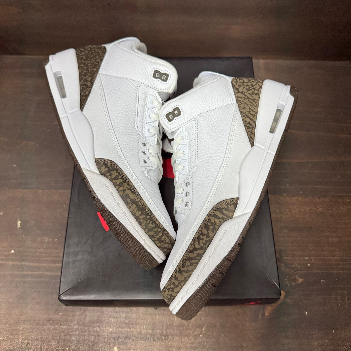 Jordan 3 Retro Mocha (2018) Size 10.5 (Pre-Owned) - back