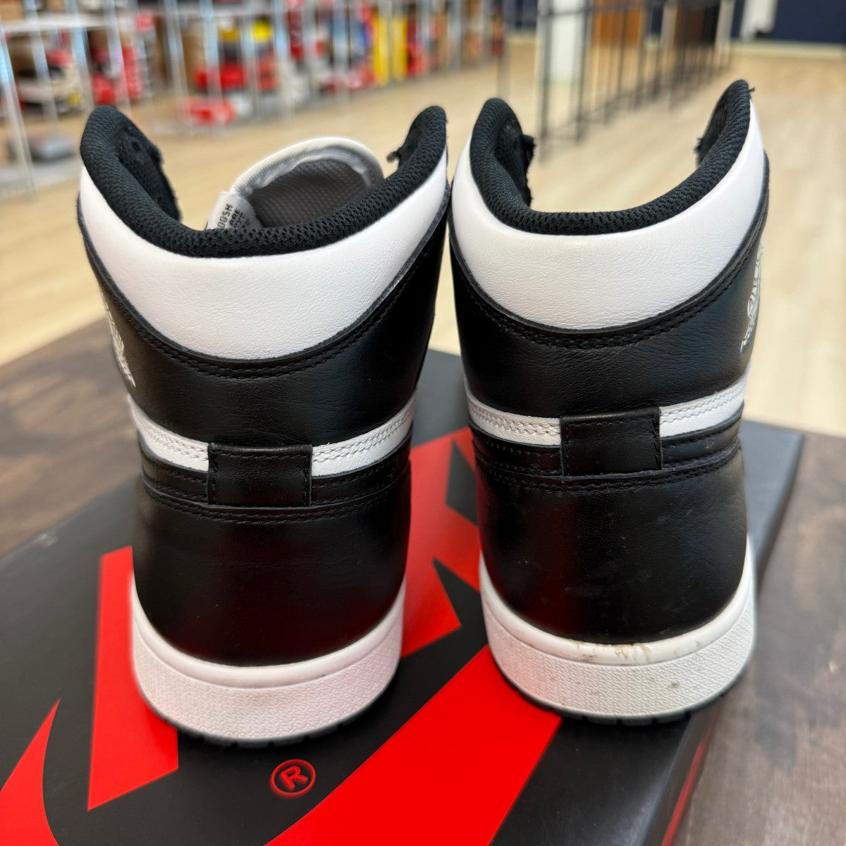 Jordan 1 Retro Black White (2014) - Image 4