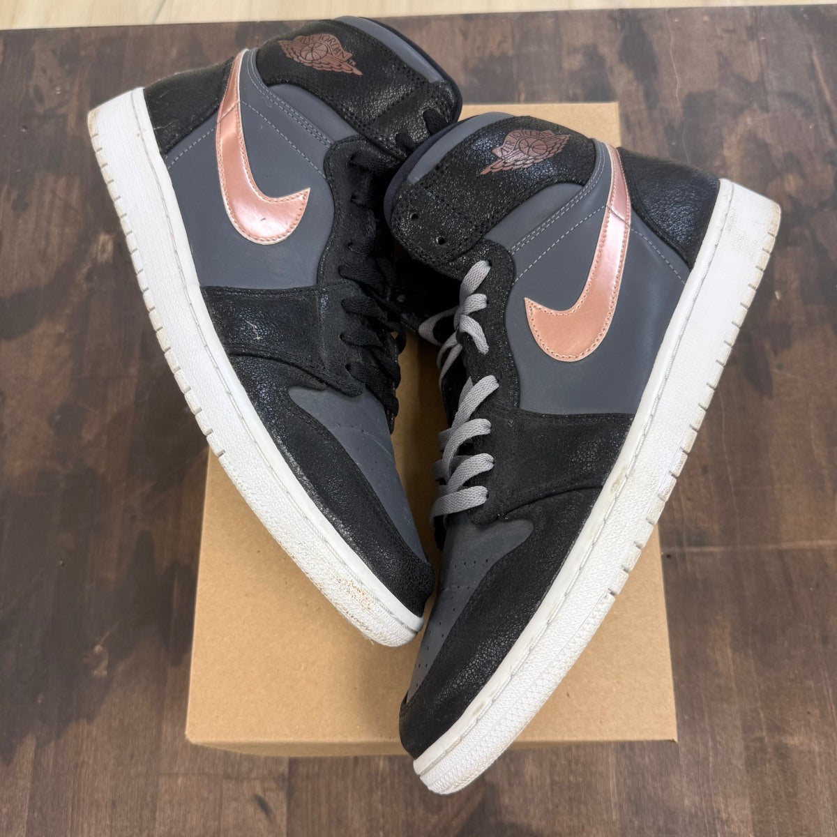 Jordan 1 Retro Bronze Medal Size 12 (Pre-Owned)