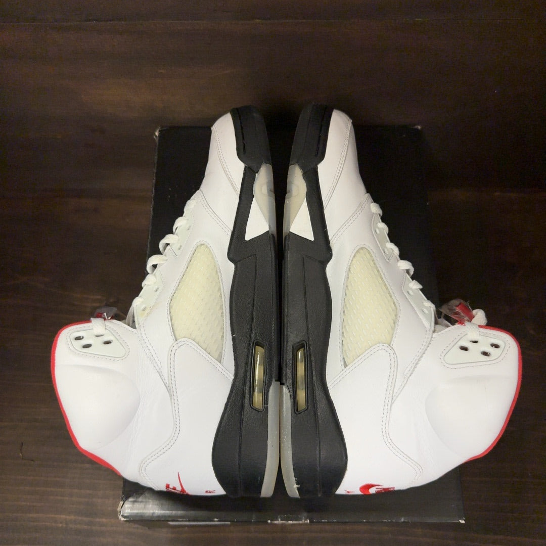 Jordan 5 Retro Fire Red Silver Tongue (2020) Size 11 (Pre-Owned) - Image 5