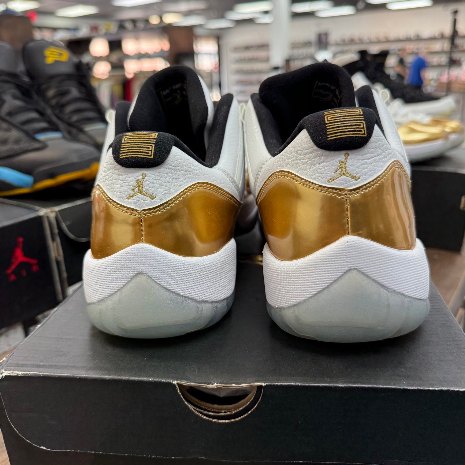 Closing Ceremony Jordan 11 Retro Low (USED)