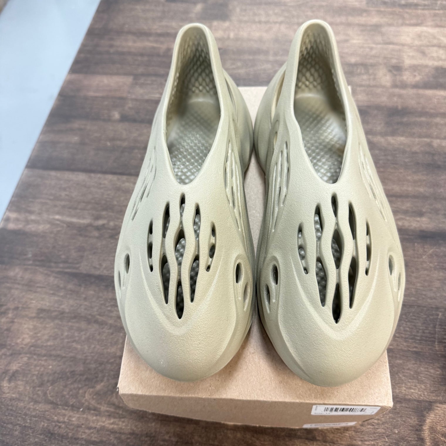Stone Salt Yeezy Foam RNNR (USED)