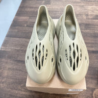 Stone Salt Yeezy Foam RNNR (USED)