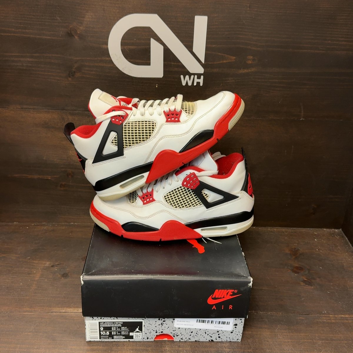 Jordan 4 Retro Fire Red (2020) Size 9 (Pre-Owned) - front