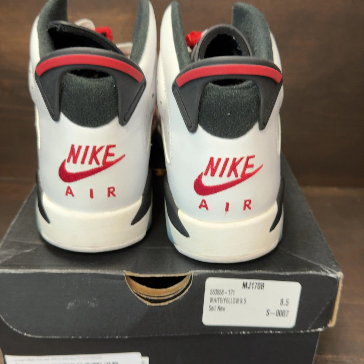 Jordan 6 Retro Carmine (2021) (GS) Size 7Y (Pre-Owned) - Image 5