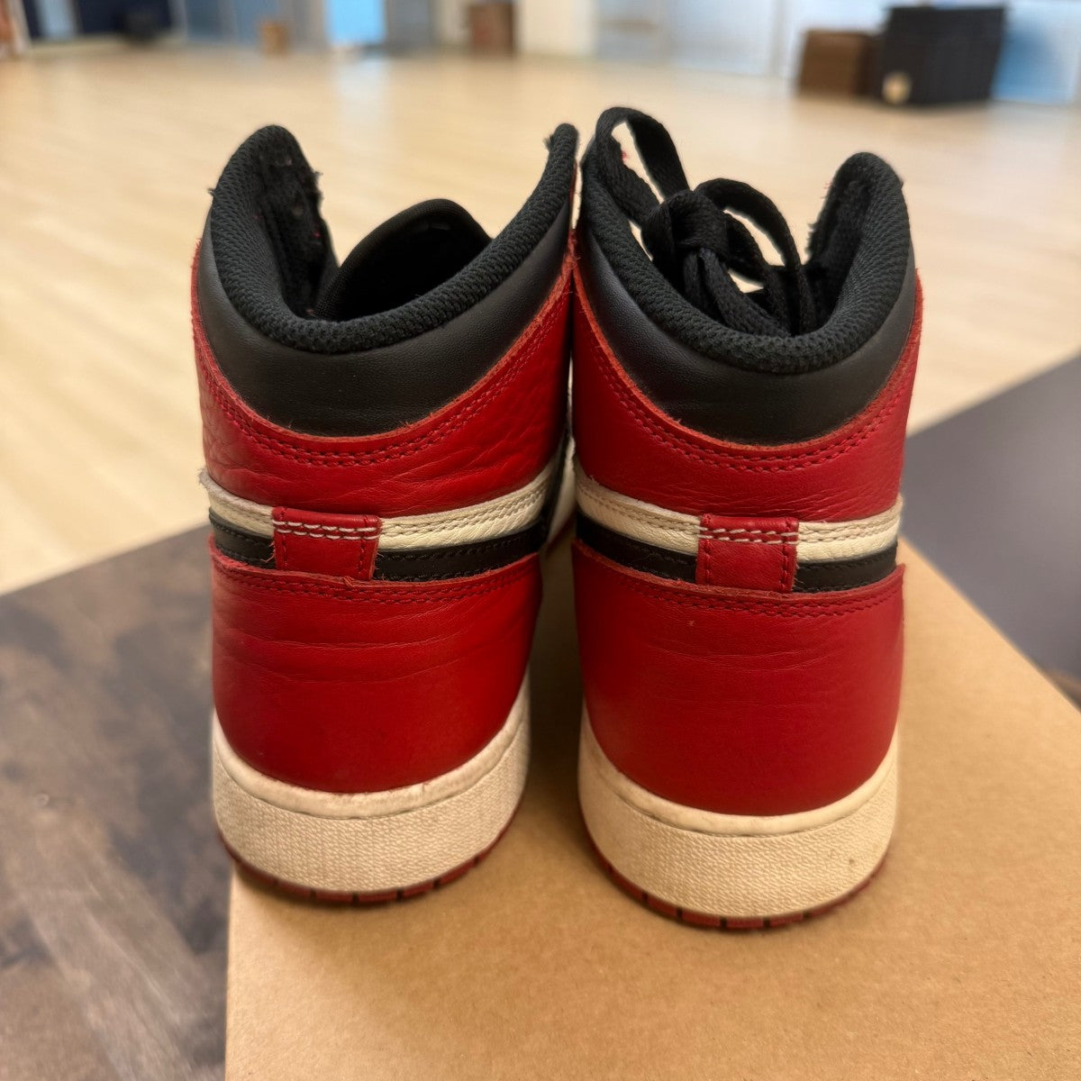 Jordan 1 Retro High Bred Toe (GS) Size 7Y (Pre-Owned) - Image 3