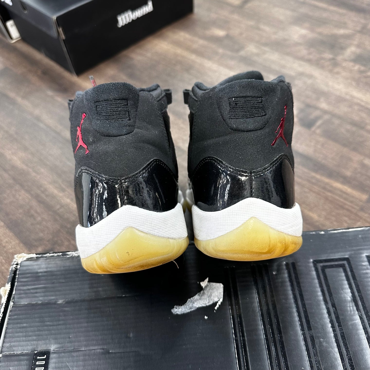 72-10 Jordan 11 High (USED)