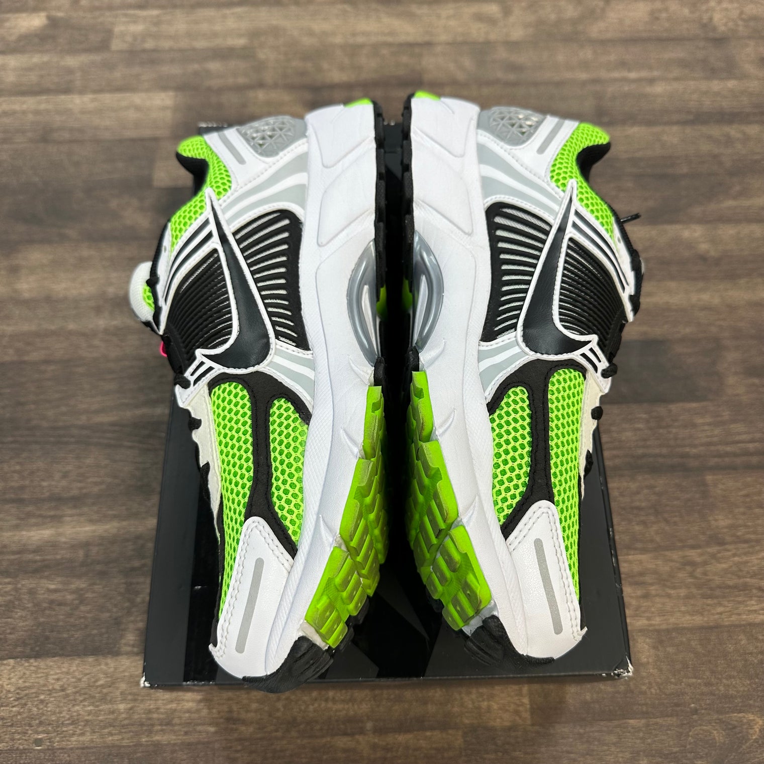 Electric Green Black Zoom Vomero 5 (USED)