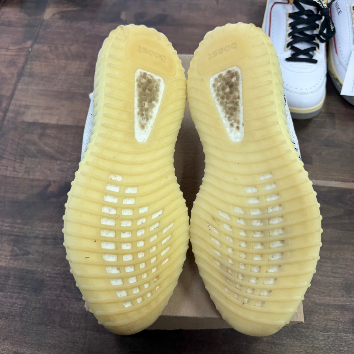 adidas Yeezy Boost 350 V2 Zebra Size 11 (Pre-Owned) - Image 4