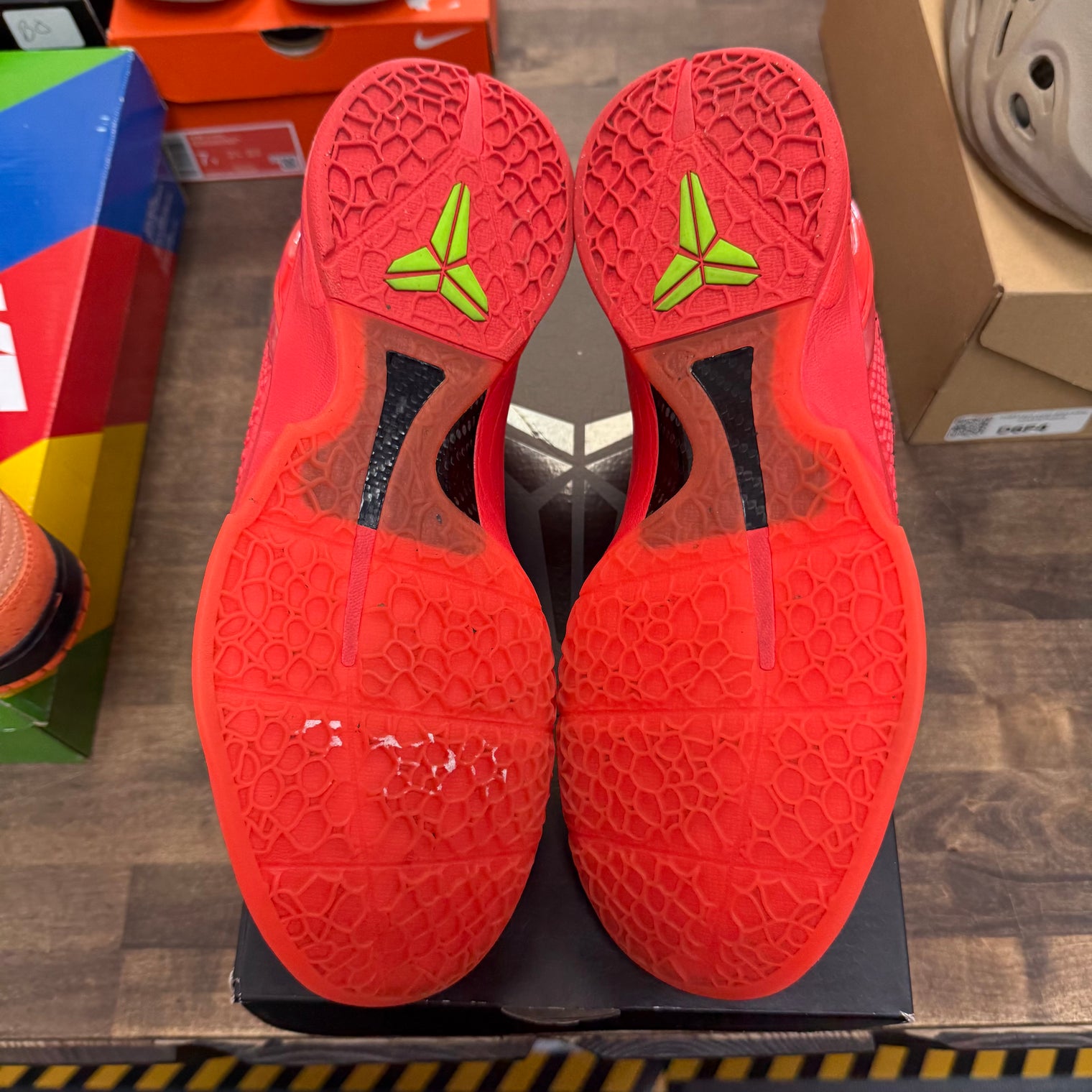 Reverse Grinch Kobe 6 Protro (USED)