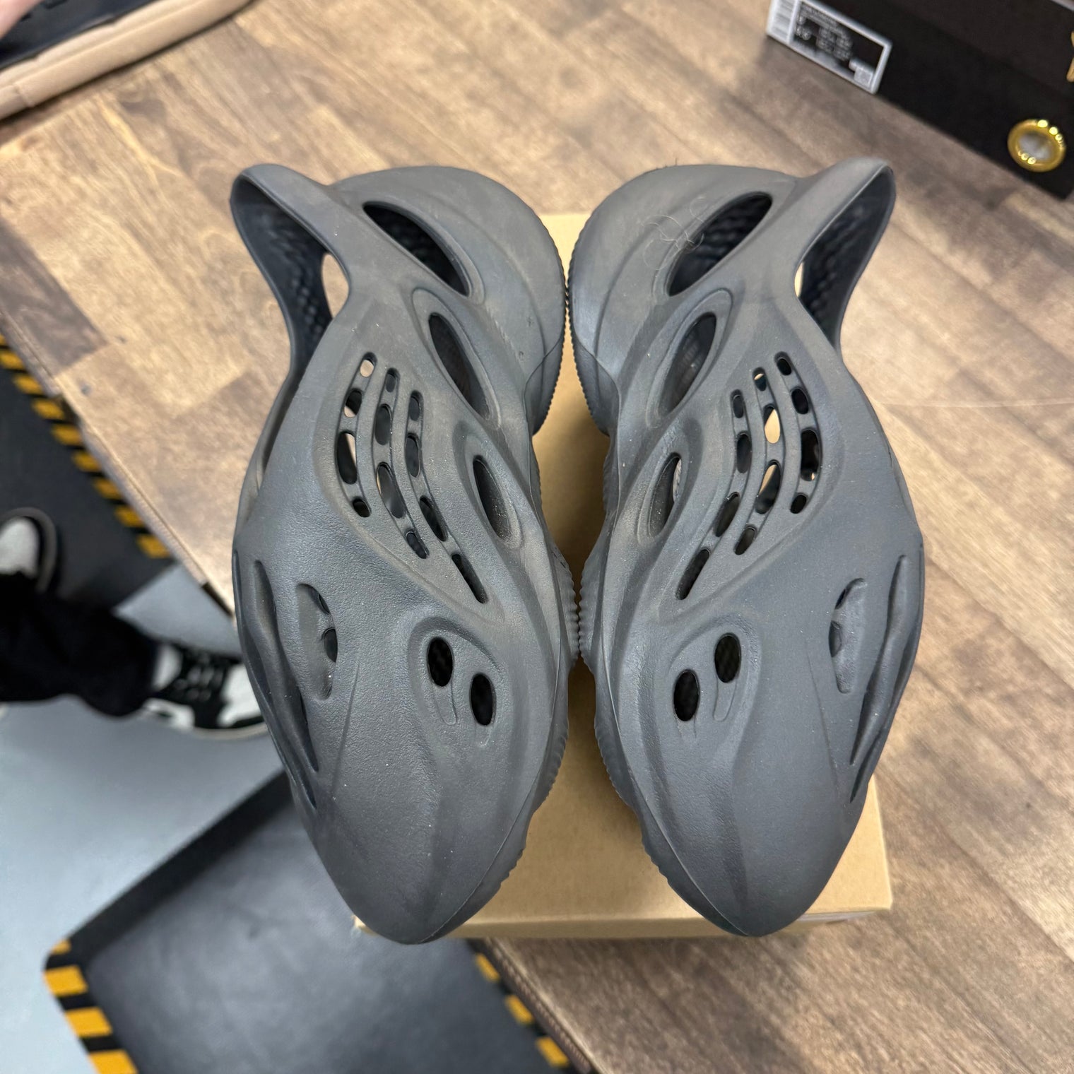 Onyx Yeezy Foam RNNR (USED)