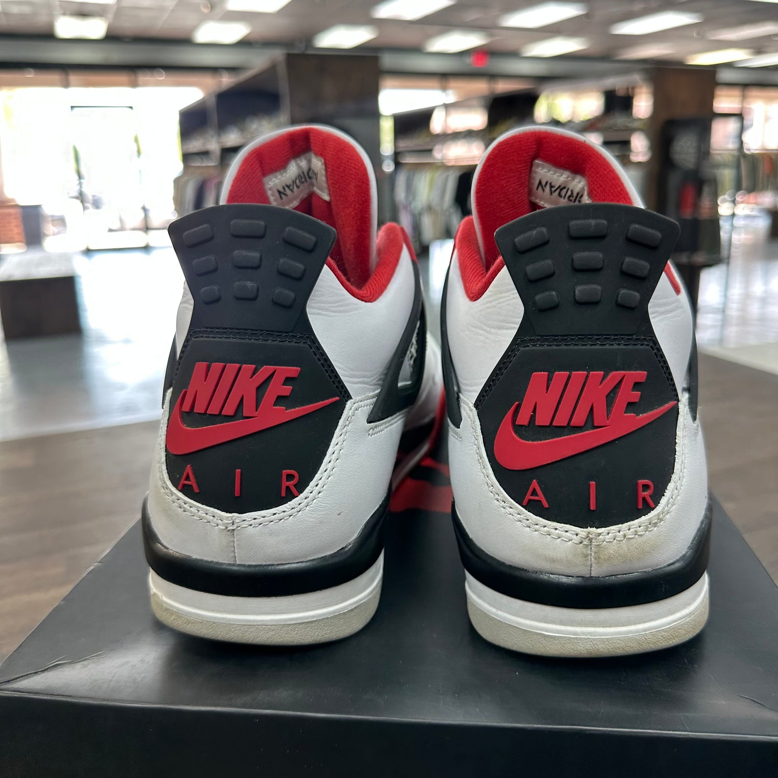 Fire Red Jordan 4 (USED)