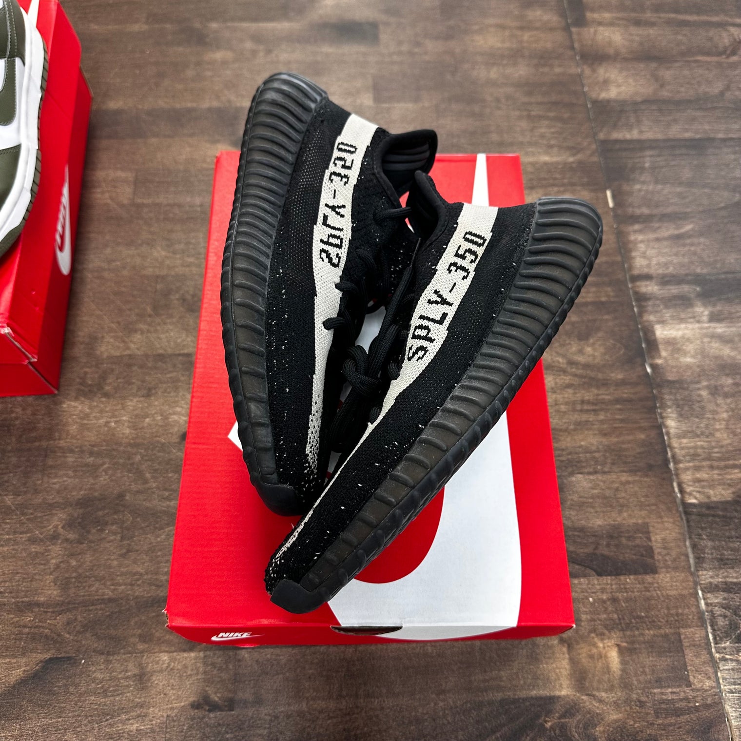 Oreo Yeezy 350 (USED, Replacement box)