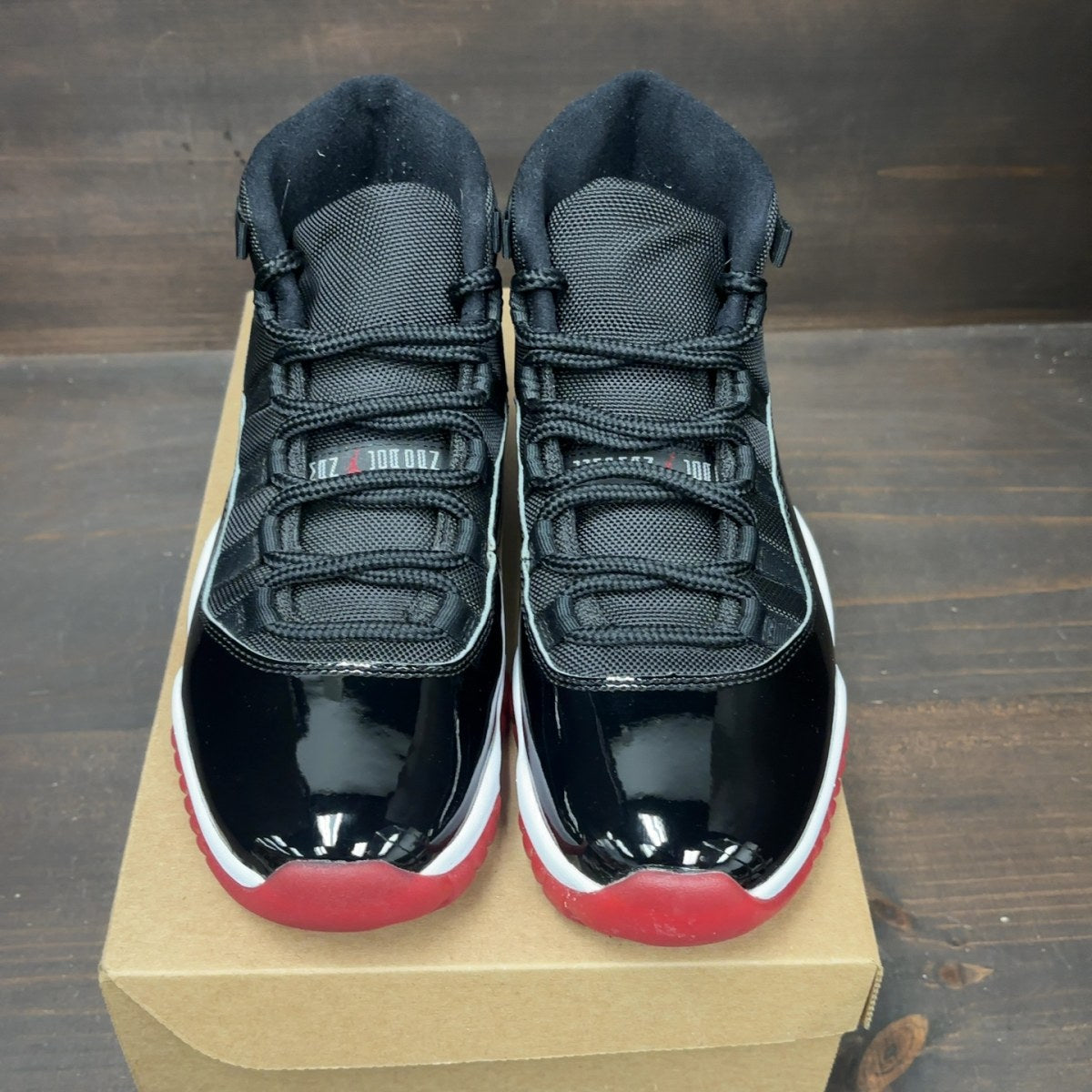 Jordan 11 Retro Playoffs Bred (2019) Size 9 (Pre-Owned) - Image 3