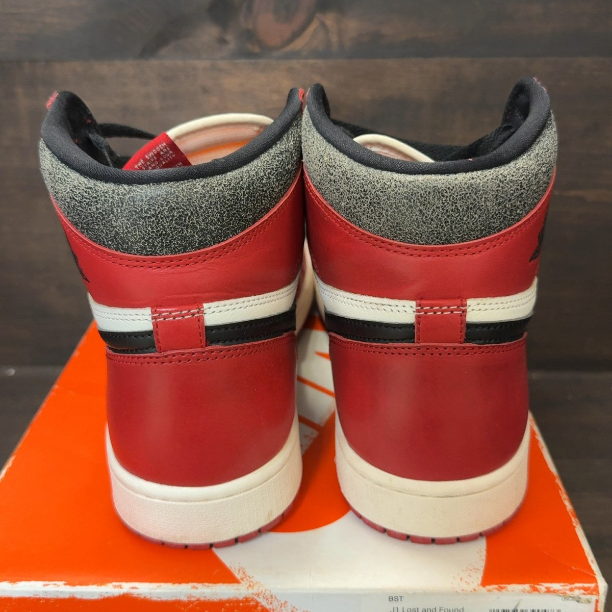 Jordan 1 Retro High OG Chicago Lost and Found Size 12 (Pre-Owned)