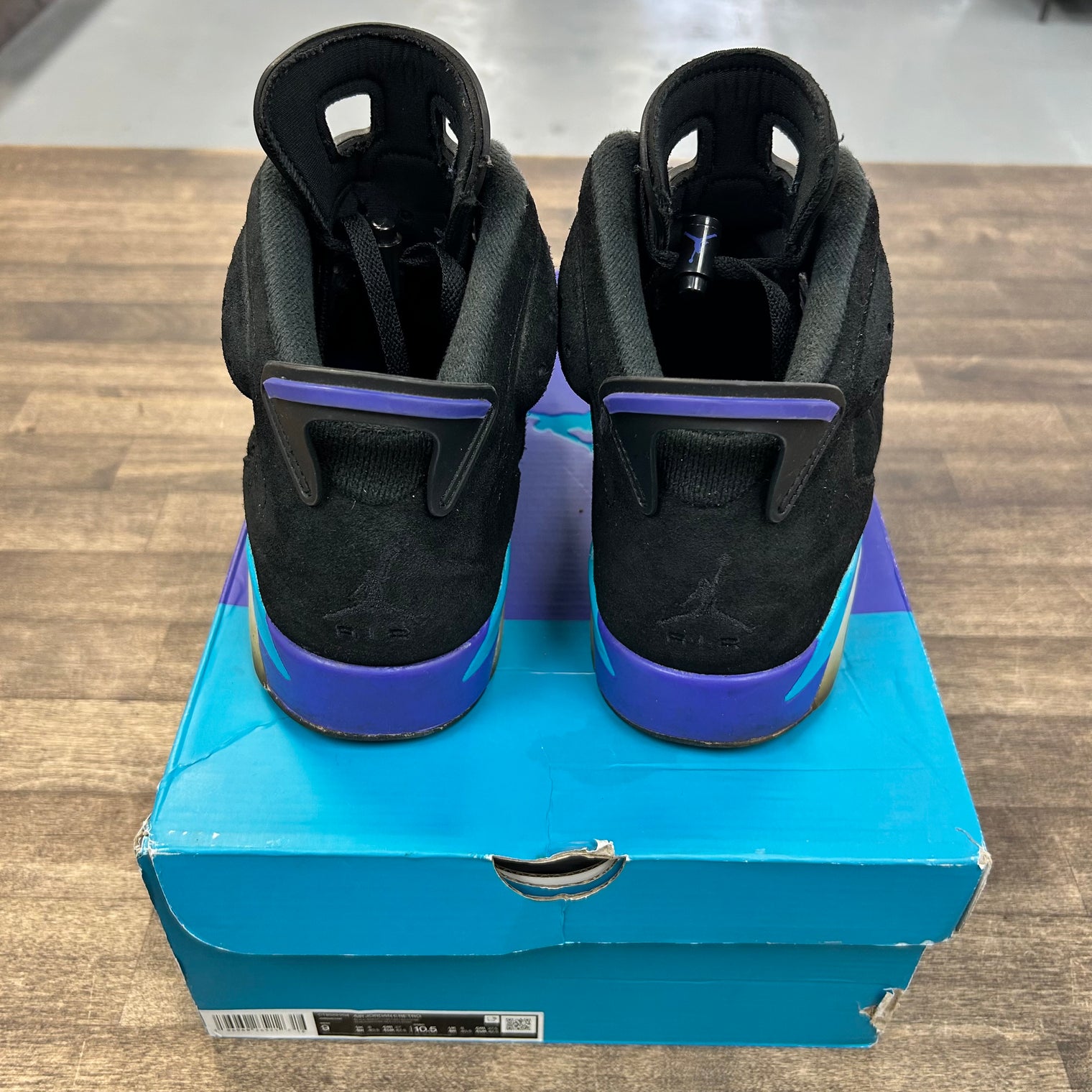 Aqua Jordan 6 Retro (USED)