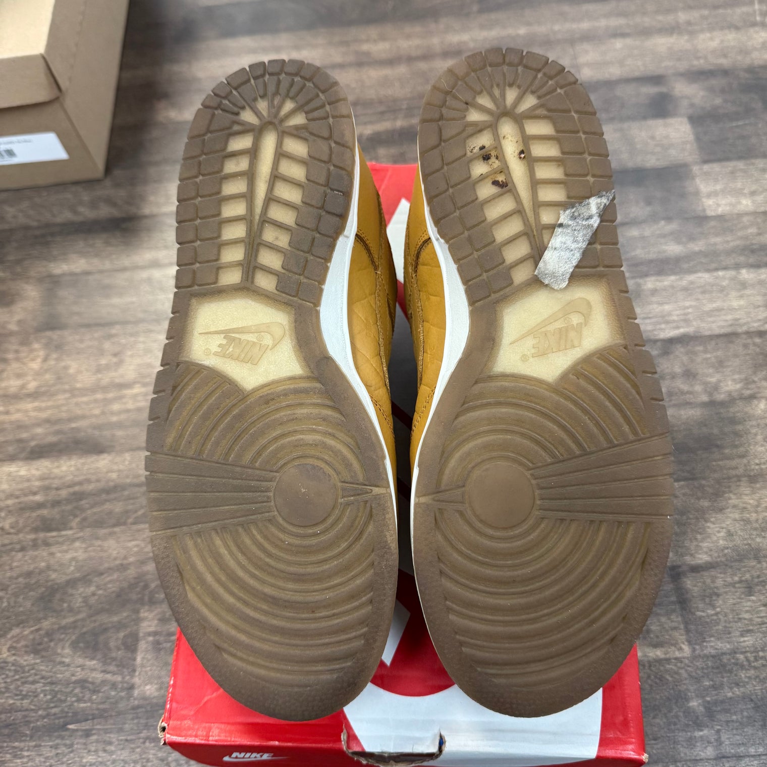 (W) Quilted Wheat Dunk Low (USED)