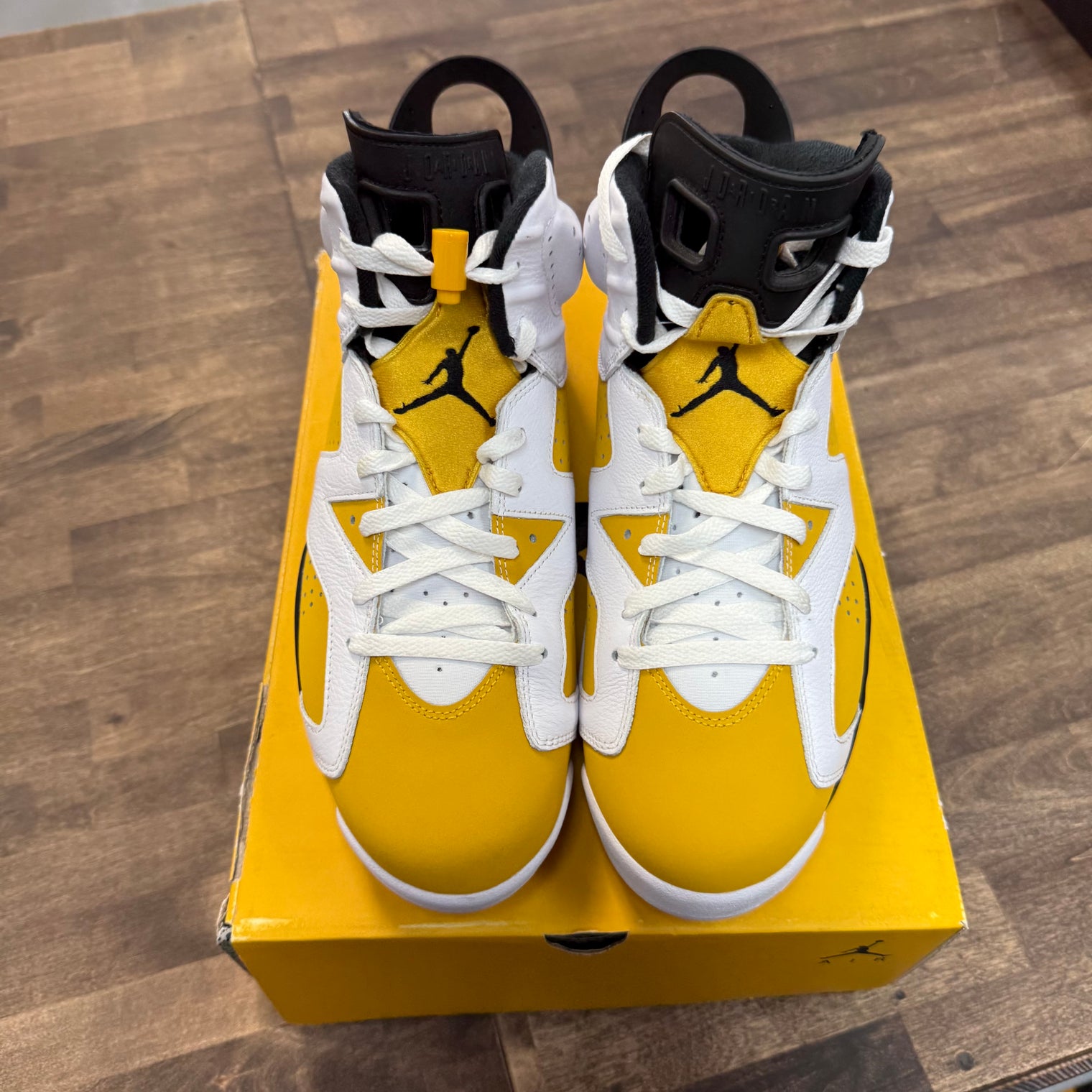 Ochre Jordan 6 Retro (USED)
