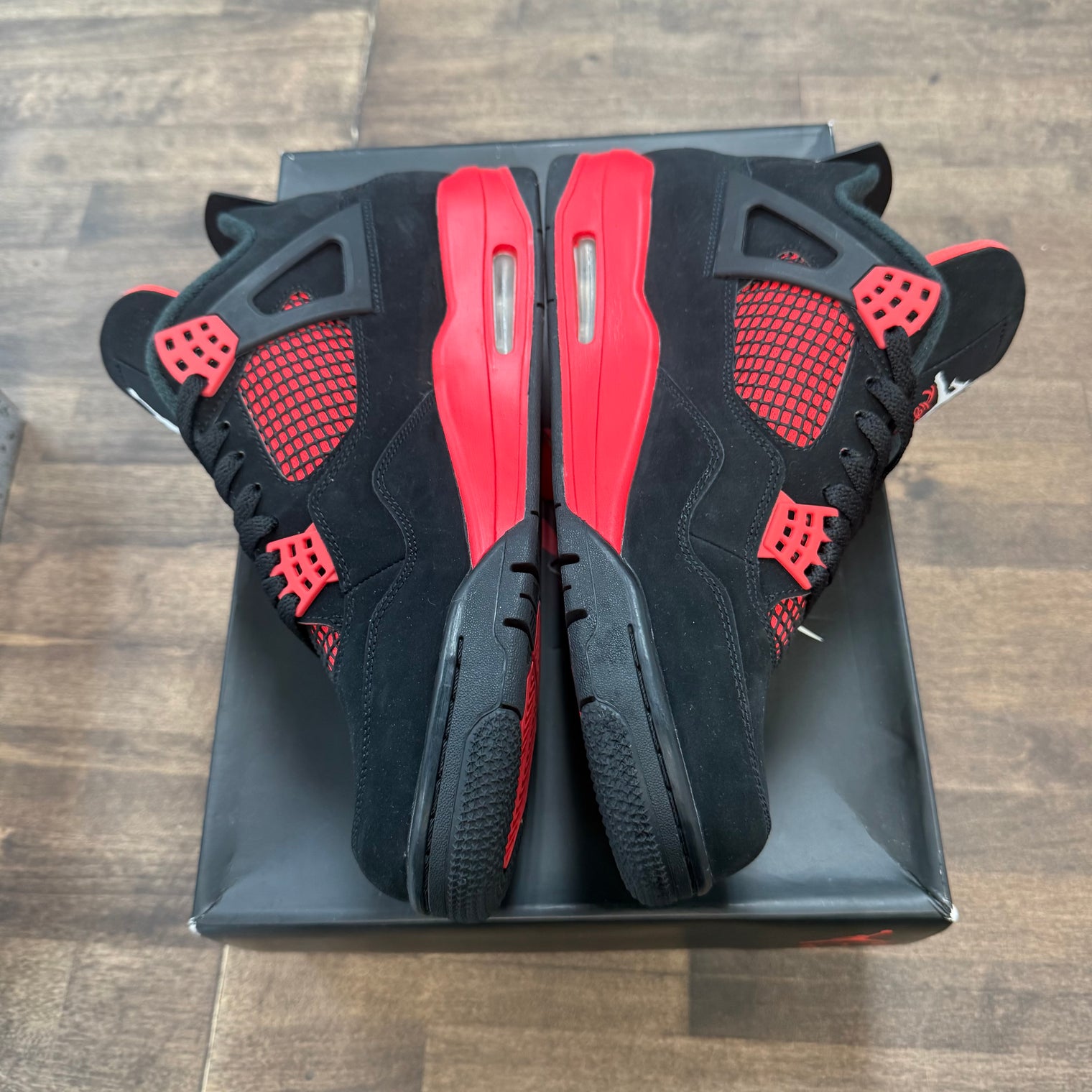 Red Thunder Jordan 4 (USED)