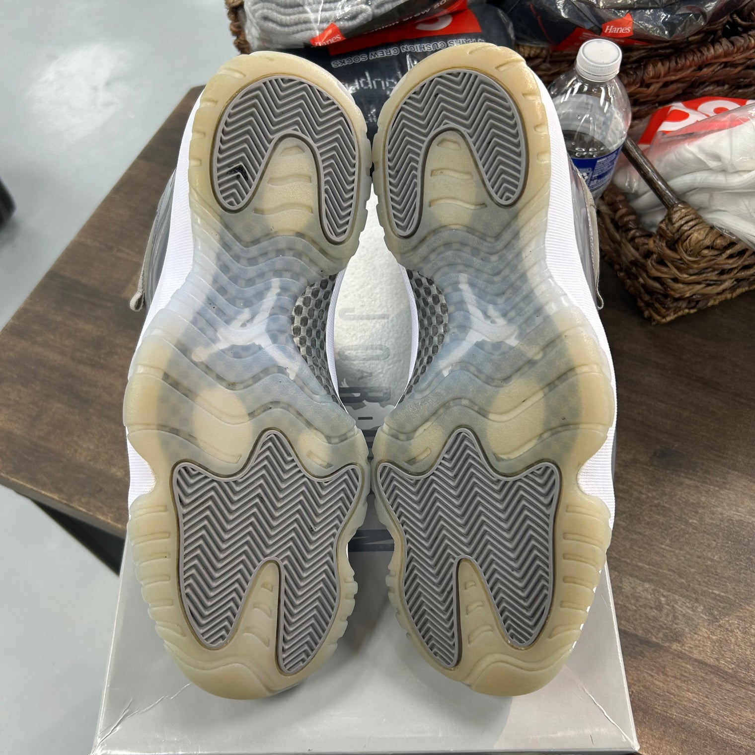Cool Grey Jordan 11 Retro (USED)