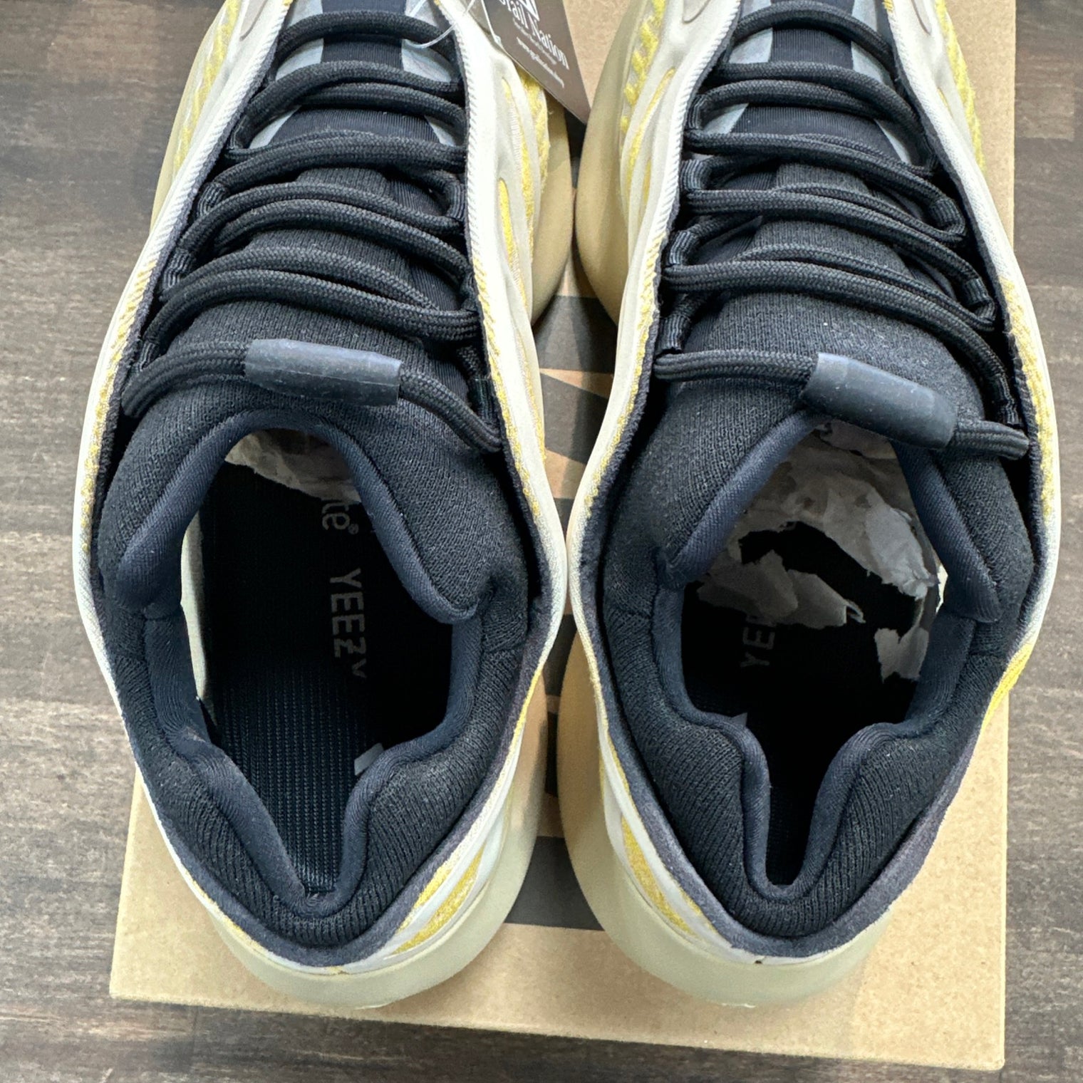 Safflower Yeezy 700 V3 (USED)