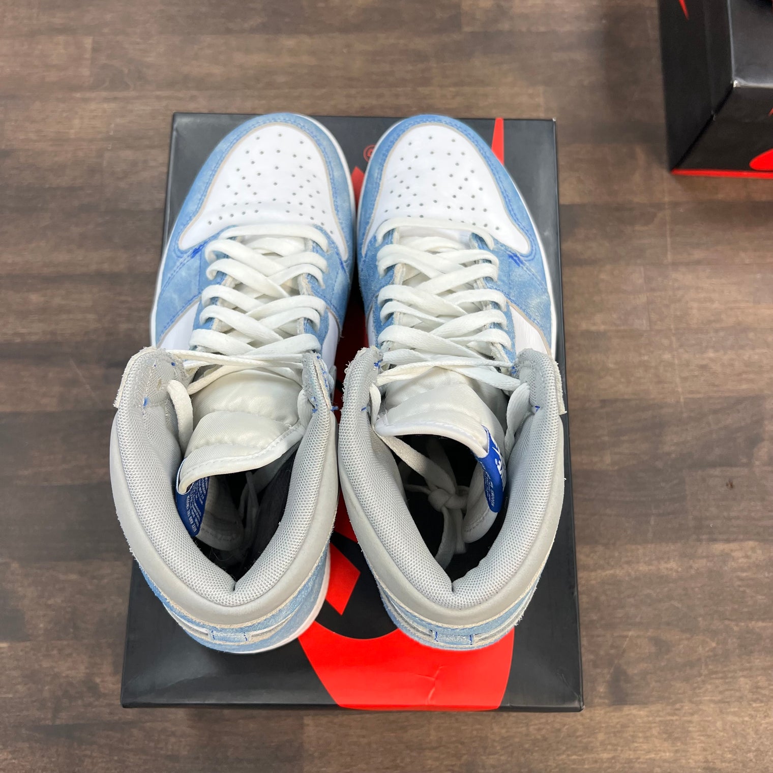 Hyper Royal Jordan 1 High (USED)