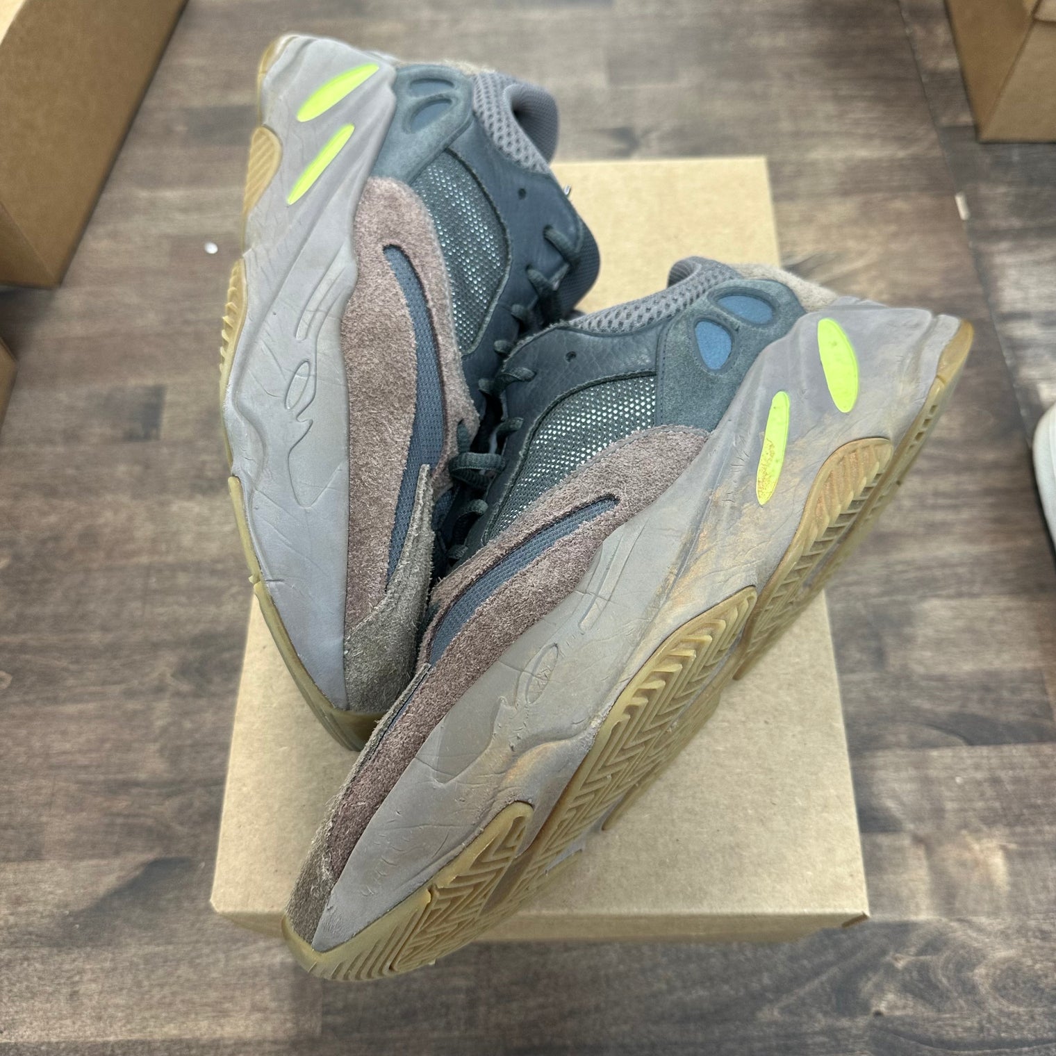 Mauve Yeezy 700 V1 (USED,No Box)
