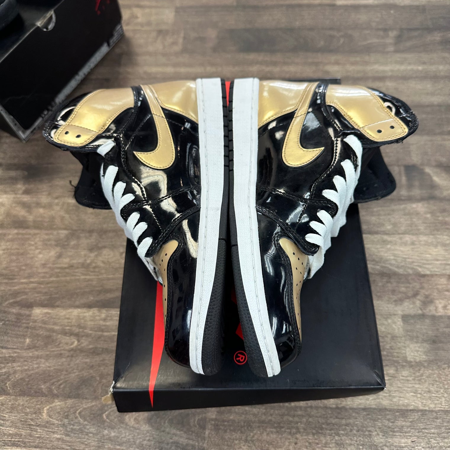 Patent Gold Jordan 1 High (USED)