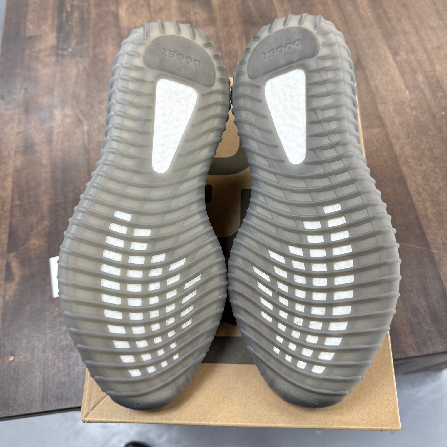 Beluga 2.0 Yeezy 350 (Lightly Worn)