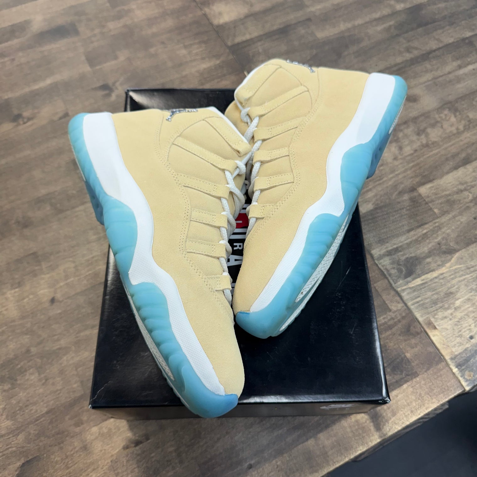 Jordan 11 Retro H-Town (Lightly Worn)