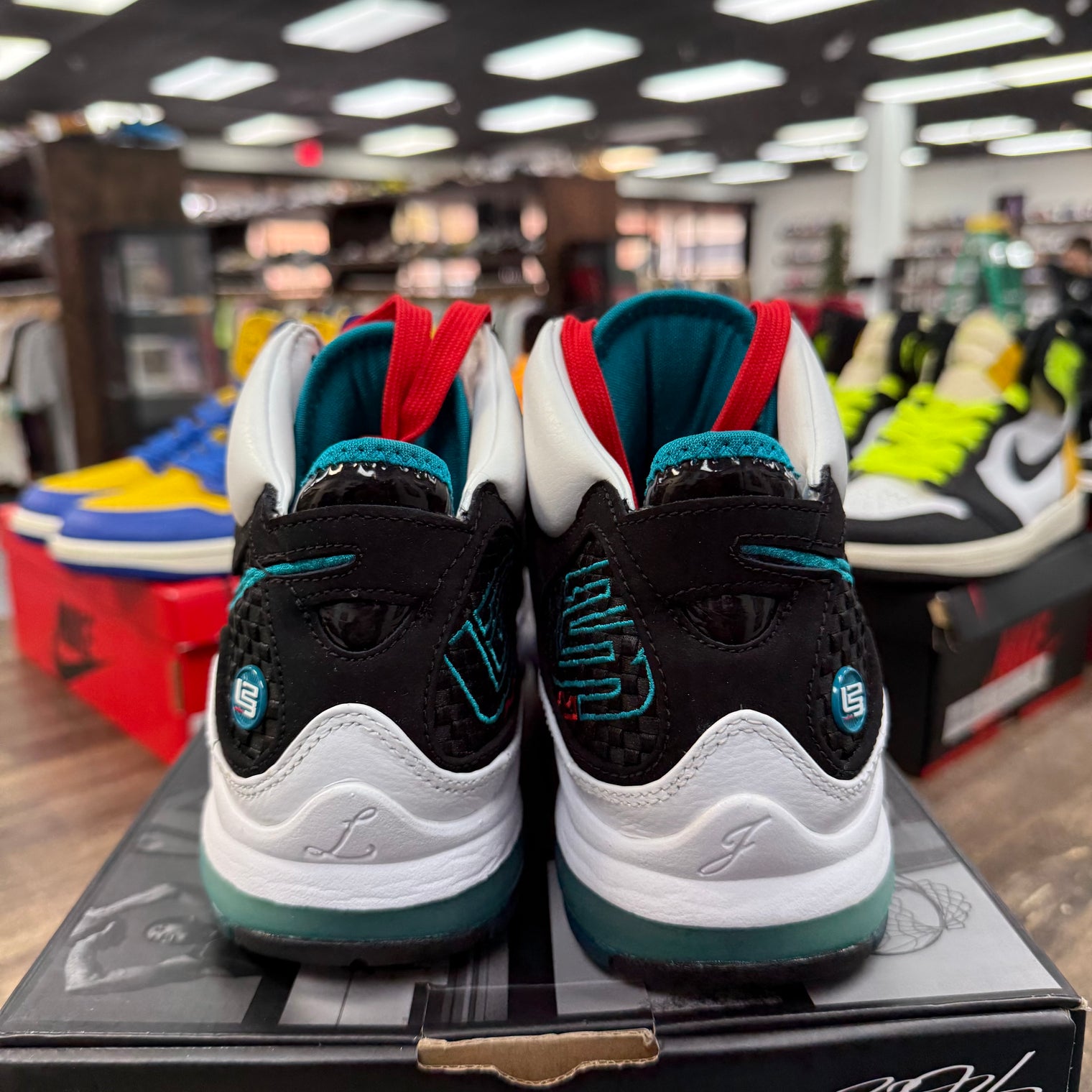 Red Carpet Nike LeBron 7 NFW (2019) (USED)