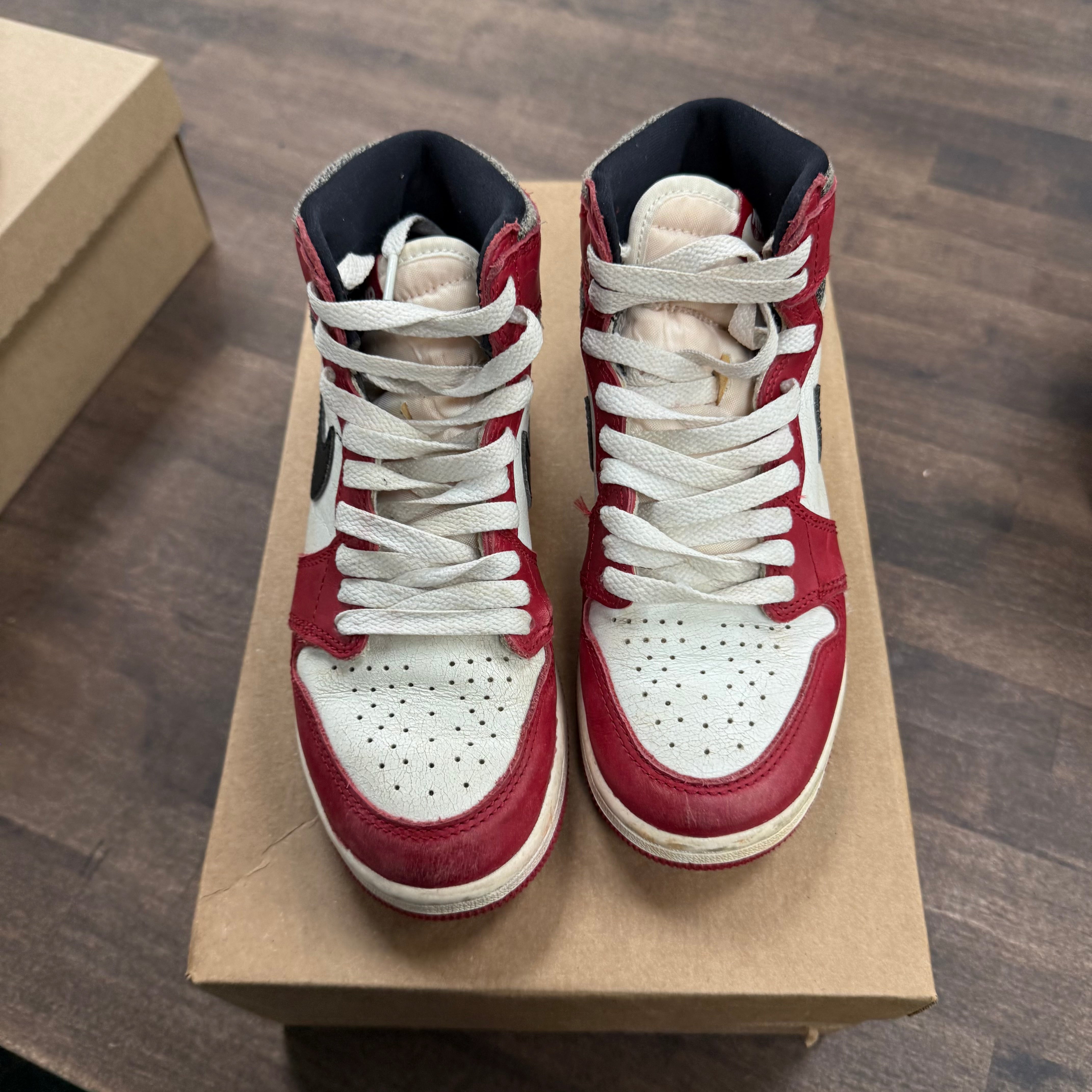 Jordan Chicago Lost and Found Jordan 1 Retro High OG (GS) (USED, No Box) Size 4Y (Pre-Owned) - Image 2