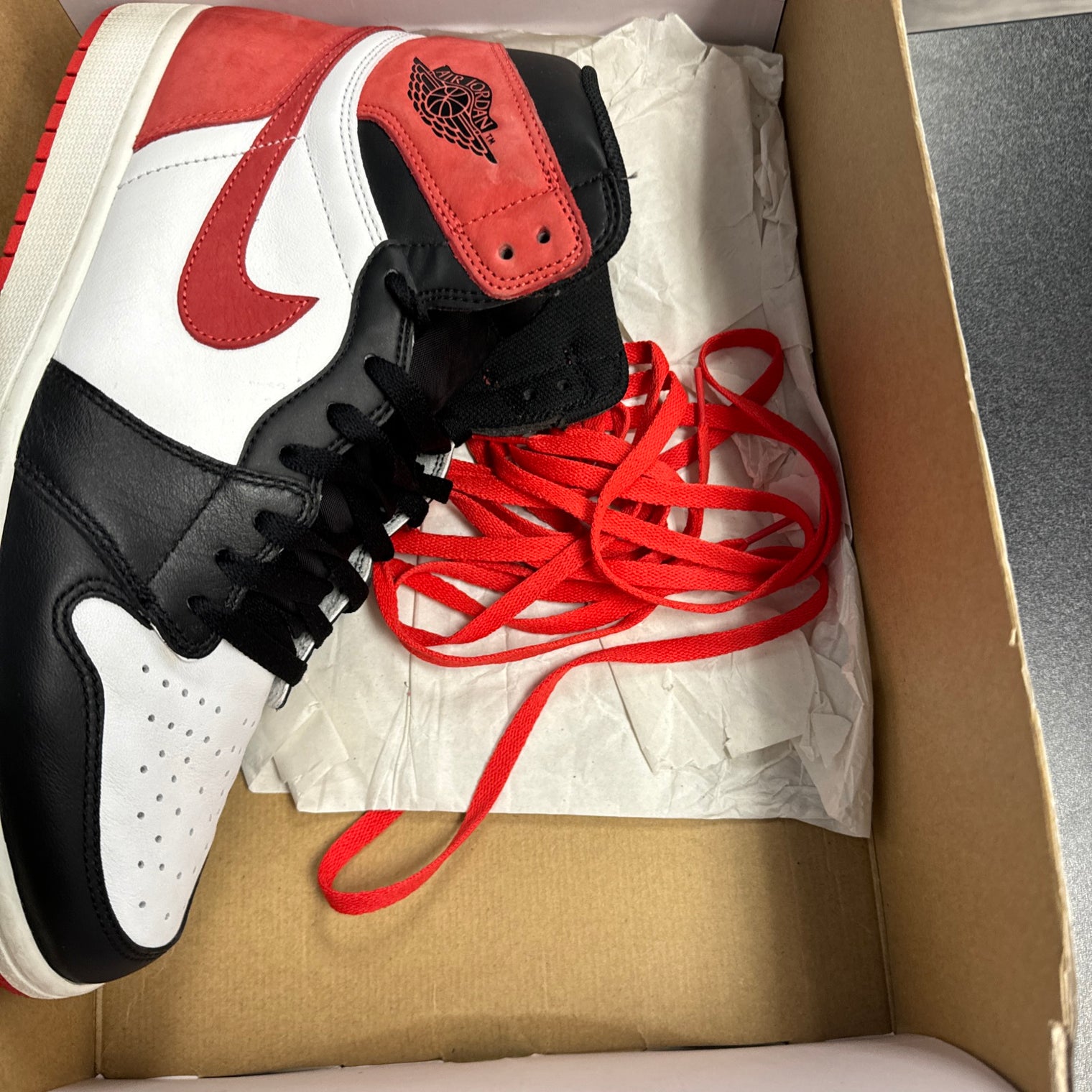 Track Red Jordan 1 High (USED)