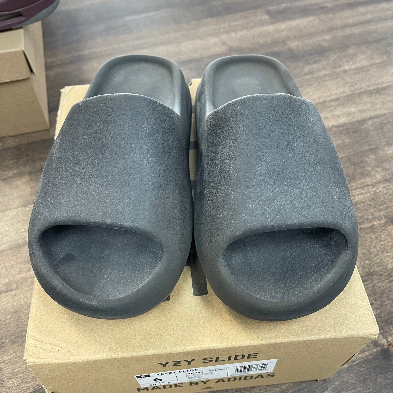 Onyx Yeezy Slide (USED)