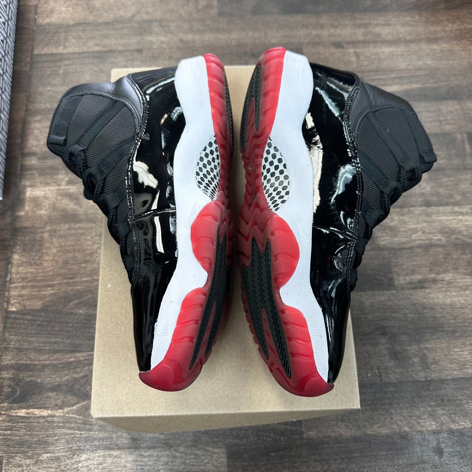 Bred Jordan 11 (2019) (USED,No Box)